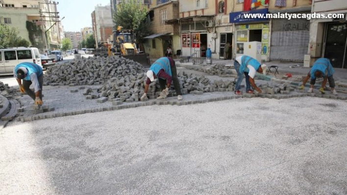 Haliliye Belediyesinden iki mahallede parke çalışması