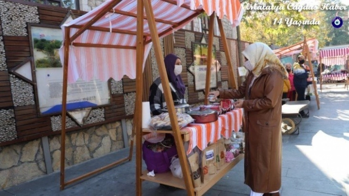 Hanımeli Pazarı yoğun ilgi görüyor