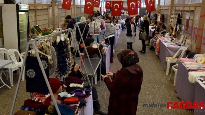 Hanımeli Sokak'ta yılbaşı yoğunluğu