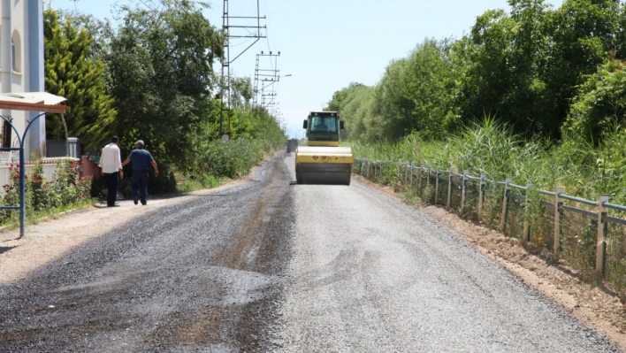 Hasırcılar Mahallesi'nde asfalt çalışması yapılıyor