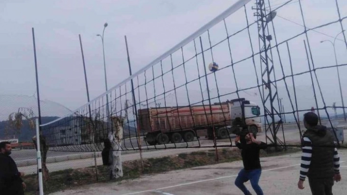 Hassa'da voleybol sahaları yeniden düzenlendi