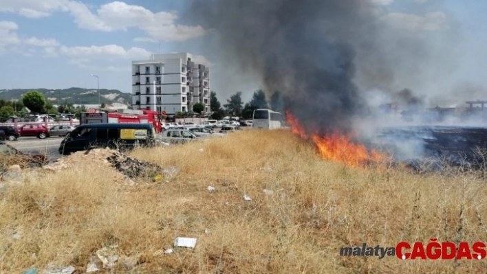 Hastane yakınında korkutan yangın