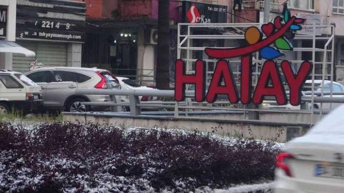 Hatay'da 5 yıl aradan sonra kar sevinci