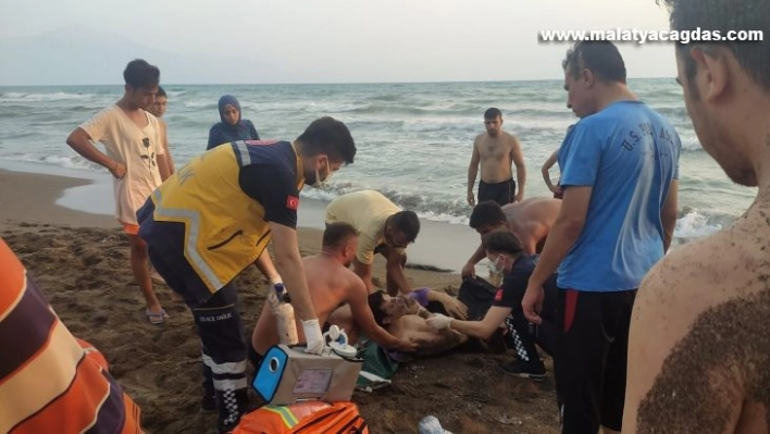 Hatay'da akıntıya kapılan genç boğulma tehlikesi geçirdi