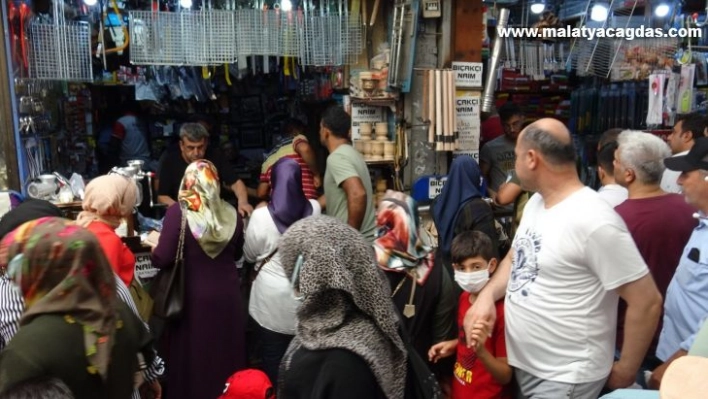 Hatay'da bıçakçılar Kurban Bayramı mesaisinde