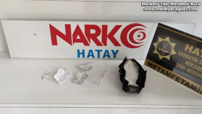 Hatay'da bir otomobilde 214 gram metamfetamin ele geçirildi