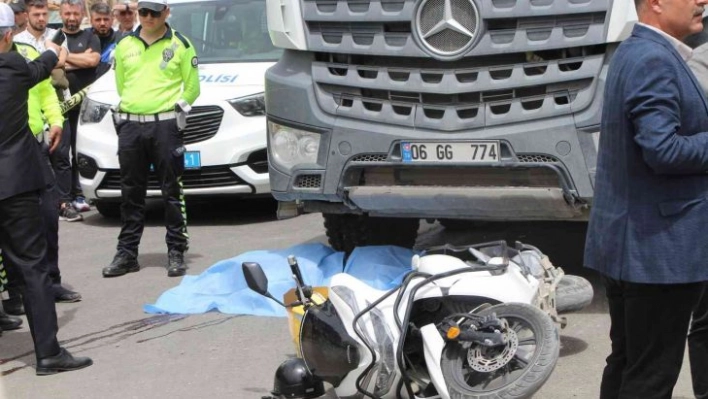 Hatay'da kamyon ile çarpışan motosiklet sürücüsü hayatını kaybetti