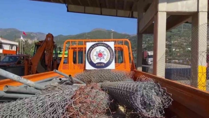 Hatay'da otoyoldaki tel ve demir çitleri çalan 2 şüpheli yakalandı