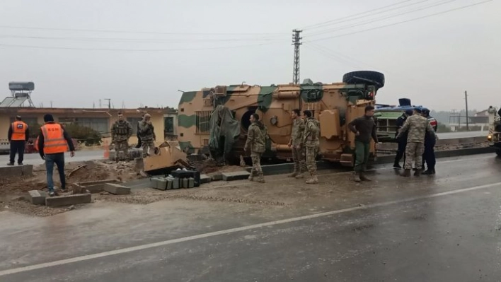 Hatay'da zırhlı askeri araç devrildi: 3 asker yaralı