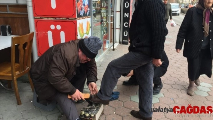 Hem hastalıkla hem borçlarla mücadele ediyor