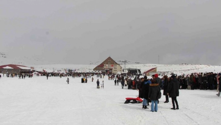 Hesarek Kayak Merkezi 2 ayda 120 bin kişiyi ağırladı