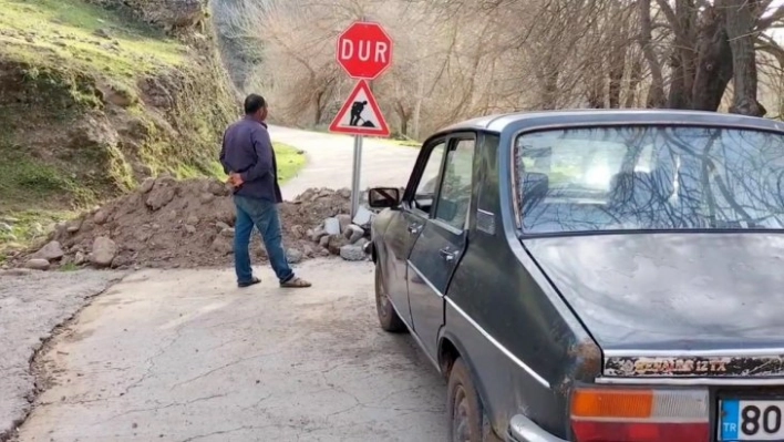 Heyelan nedeniyle kapanan yollarının açılmasını istiyorlar