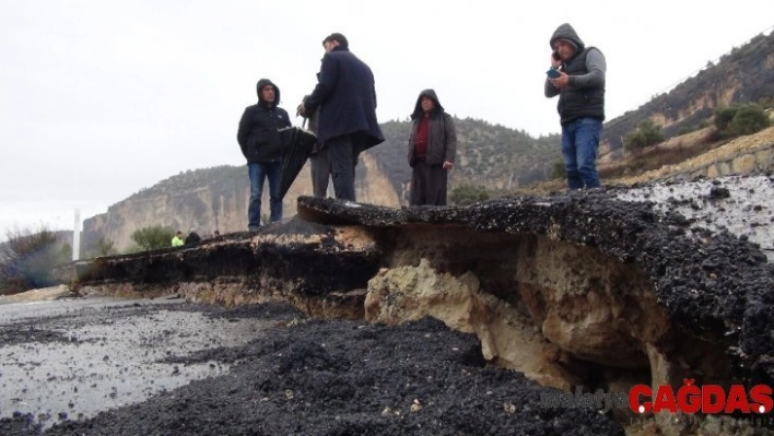 Heyelanda yol çöktü, Silifke-Karaman yolu trafiğe kapandı