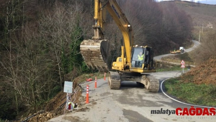 Heyelandan çöken yol eski görünümüne kavuştu