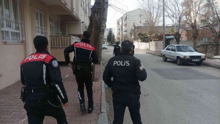 Hırsız zannedilen ev sahibi polisi harekete geçirdi