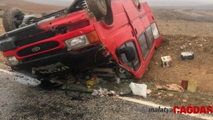 Hurdaya dönen minibüsten burnu bile kanamadan çıktı