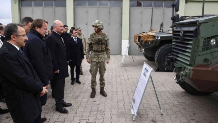 İçişleri Bakanı Soylu, Türkiye-İran sınırındaki güvenlik duvarı çalışmalarını inceledi