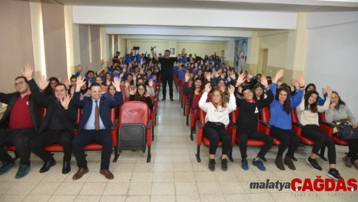 İğdigül sokak hayvanları için öğrencilerle buluştu