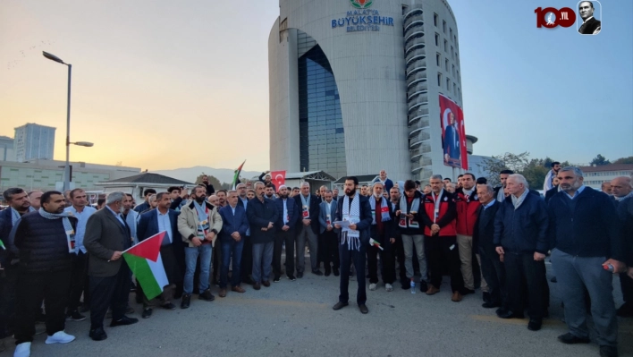 İHH üyeleri İncirlik Üssü'ne gitmek için yola çıktı