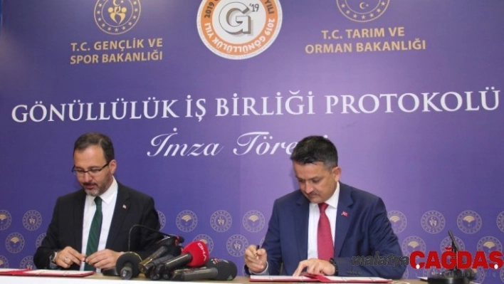 İki bakanlık 'Gönüllülük Alanında İş Birliği'ne imza attı