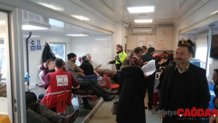 İlçelerinde görev papan polisin eşine uygun donör için kan bağışında yarıştılar