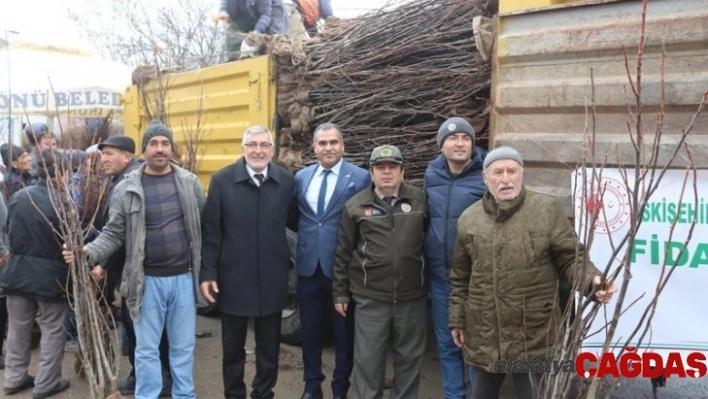 İnönü'de 15 bin meyve fidanı dağıtıldı