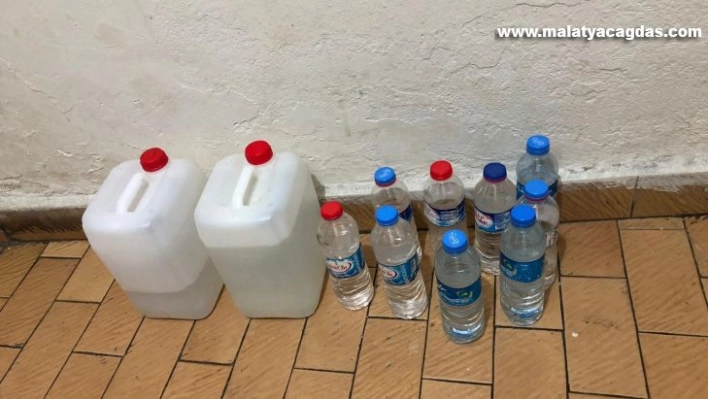 İş yerinde 10 litre sahte içki ele geçirildi, gözaltına alındı