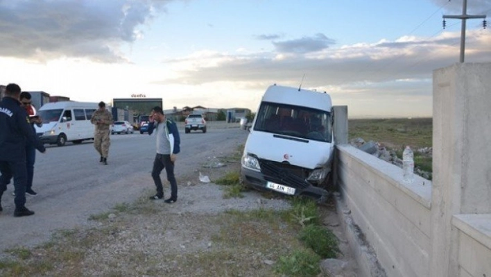 İşçi servisi kaza yaptı: 10 yaralı