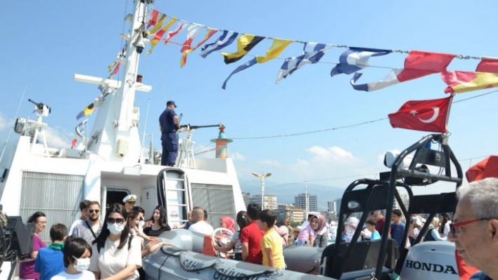 İskenderun'da sahil güvenlik botunu bin 930 vatandaş ziyaret etti