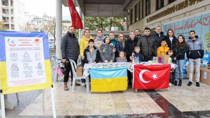 İskenderun'da yaşayan Ukraynalı kadınlar ülkeleri için yardım kampanyası başlattı