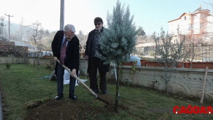 İsmet amca istedi, başkan evine götürdü