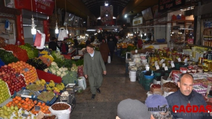 Ispanak üzerindeki kara bulutlar dağılıyor