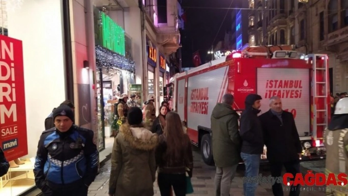 İstiklal Caddesi'ndeki bir iş yerinde yangın paniği