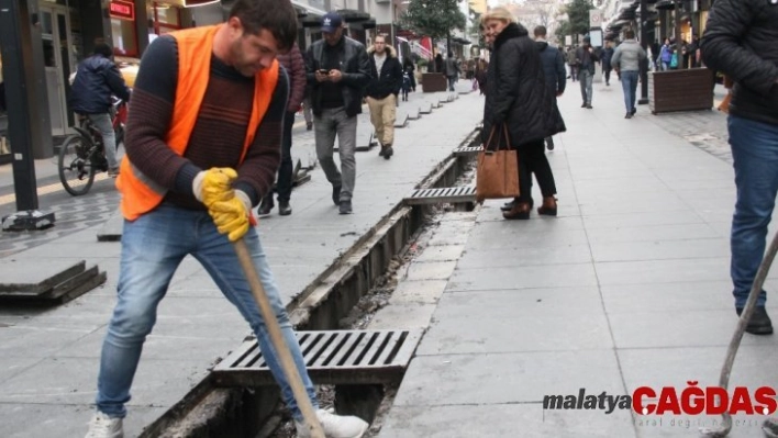 İstiklal Caddesi'ne ilk kazma vuruldu