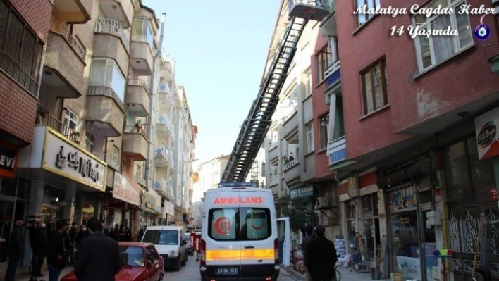 İtfaiye camı kırıp içeri girdi, 56 yaşındaki kadının cansız bedeniyle karşılaştı