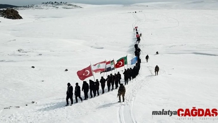 İzciler, Sarıkamış şehitleri için karlı dağları aşarak eksi 10 derecede çadırda sabahladı