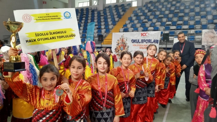 İzollu İlkokulu halk oyunları yarışmasında il ikincisi oldu