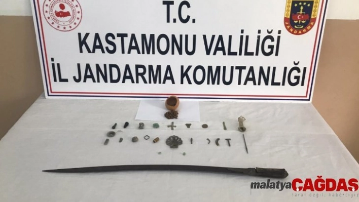 Jandarma ekiplerinden arkeolojik eser kaçakçılarına operasyon