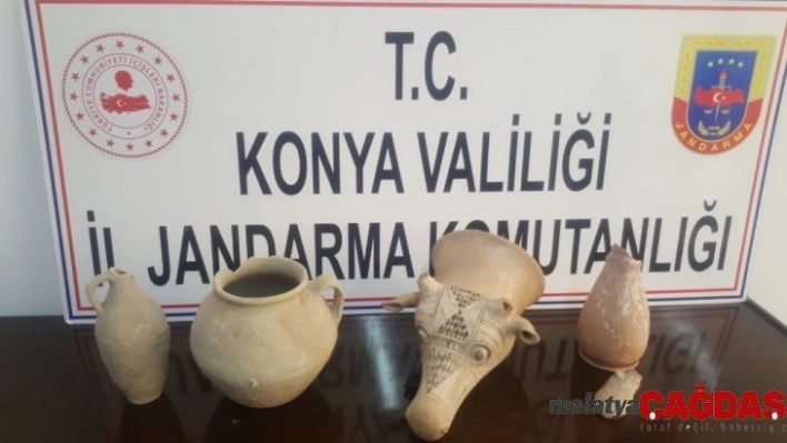 Jandarma ikna etti, 2 bin yıllık tarihi eserleri verdi