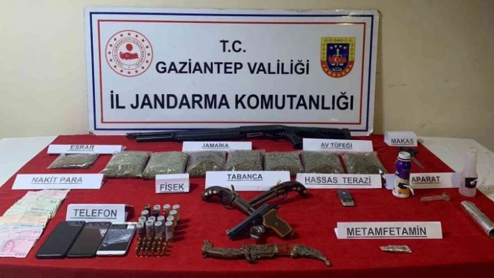 Jandarma uyuşturucu satıcısı ve kaçakçılara göz açtırmıyor