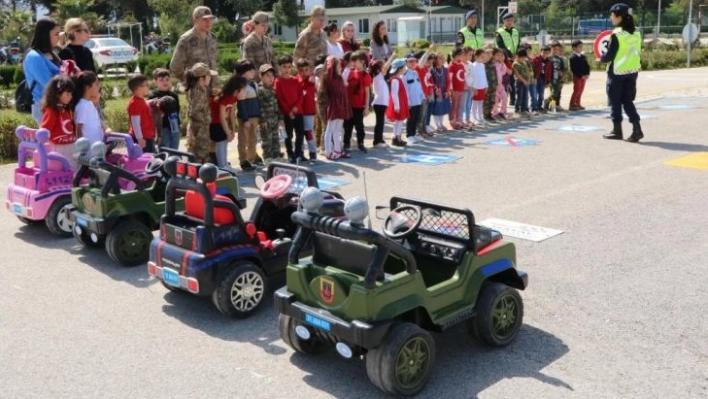 Jandarmadan çocuklara 23 Nisan etkinliği