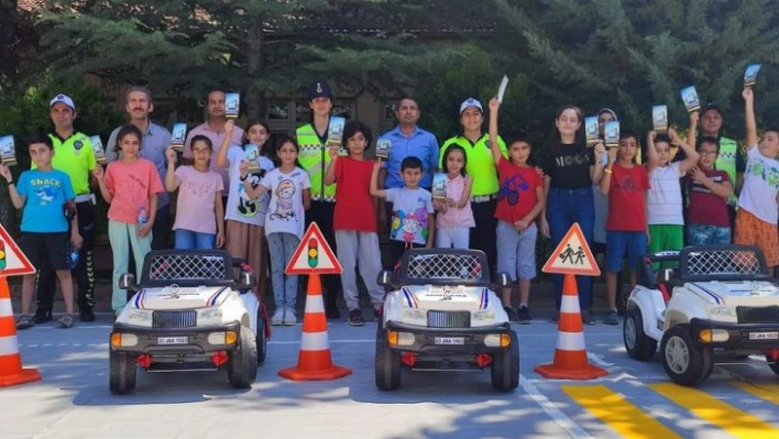 Jandarmadan öğrencilere trafik güvenliği eğitimi