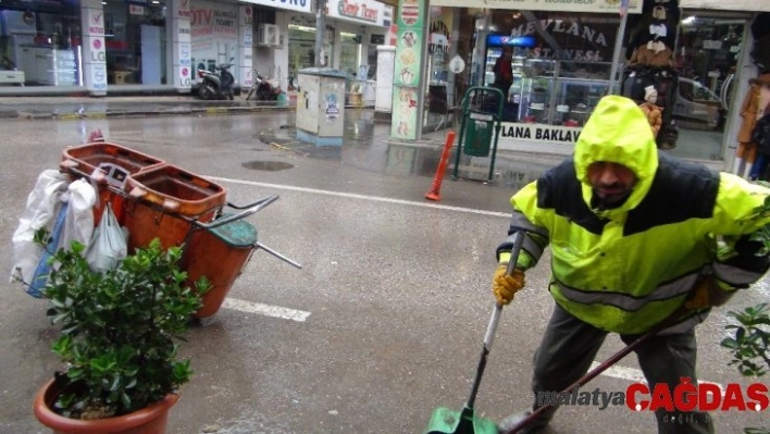 Jet işçi temizlik yapmadan duramıyor