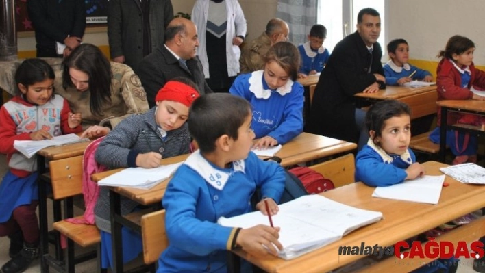 Kadın astsubaylardan okul ziyareti