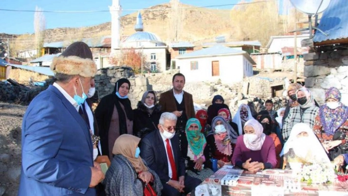 Kadın çiftçiler kadın vekilden süt sağım makinesi istedi