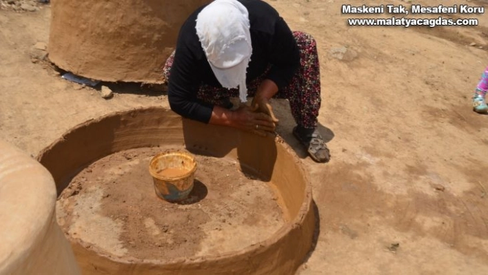 Kadın elinde şekillenen tandırlar geçim kaynağı oluyor