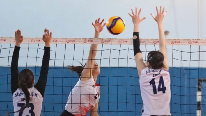 Kadın Voleybol Takımı, Şırnak'tan 2 galibiyetle döndü