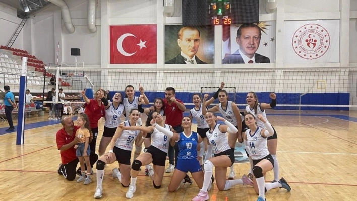 Bayanlar Voleybol Takımı 8'de 8'de Yaptı