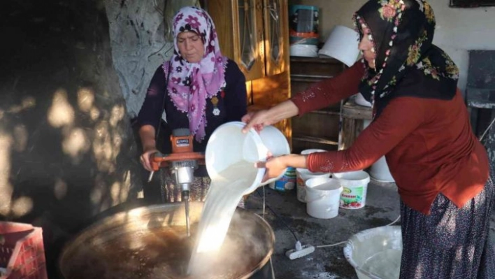 Kadınların ürettiği ev yapımı dut pestillerine yoğun talep