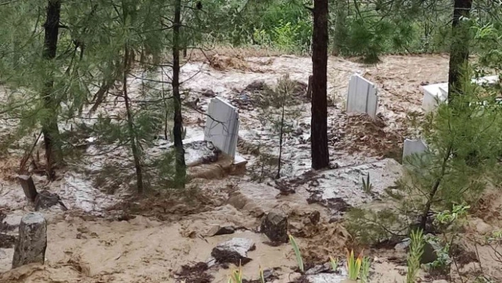 Kahramanmaraş'ta sağanak taşkınlara neden oldu